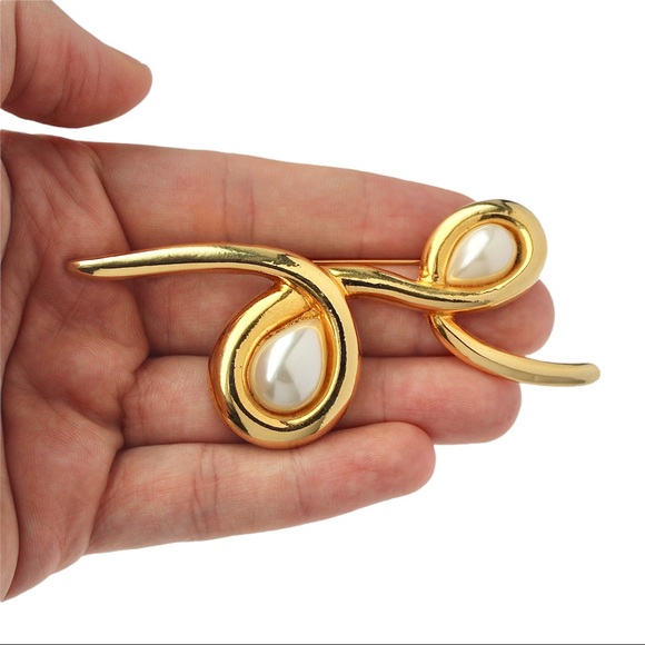 Vintage Costume Pearl Brooch Gold Plated Large Abstract Modernist Loop Knot - Picture 2 of 4